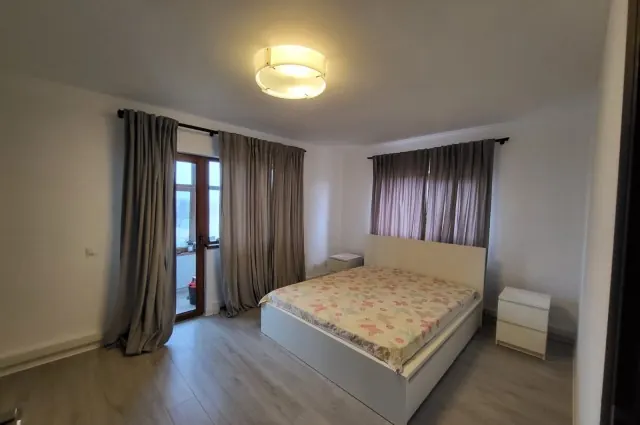 Apartament cu 2 camere de vânzare în Otopeni, zona centrală, fotografia 3
