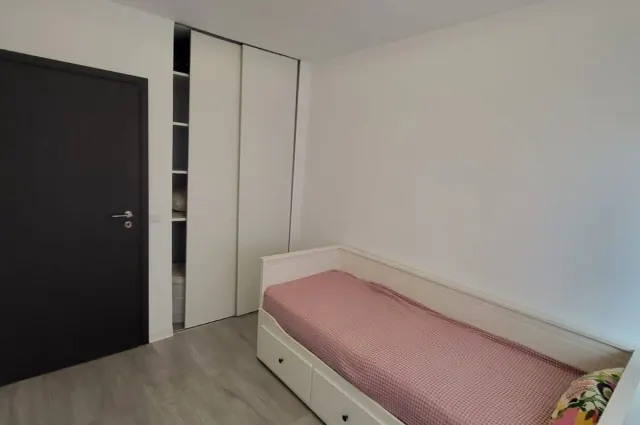 Apartament cu 2 camere de vânzare în Otopeni, zona centrală, fotografia 5