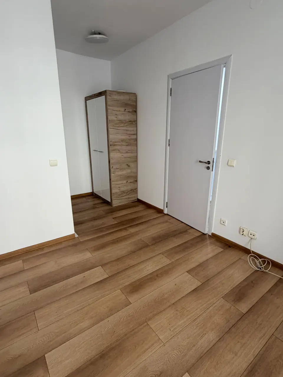 CASĂ DE ÎNCHIRIAT ÎN TUNARI – STRADA 1 DECEMBRIE-CURTE PROPRIE, fotografia 2