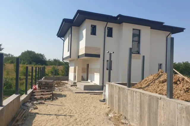 Casa Individuala de Vânzare în Corbeanca, Zonă Verde și Aproape de Lac, fotografia 4