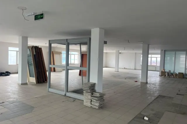 Clădire de birouri stradal DN1 în Otopeni, fotografia 5